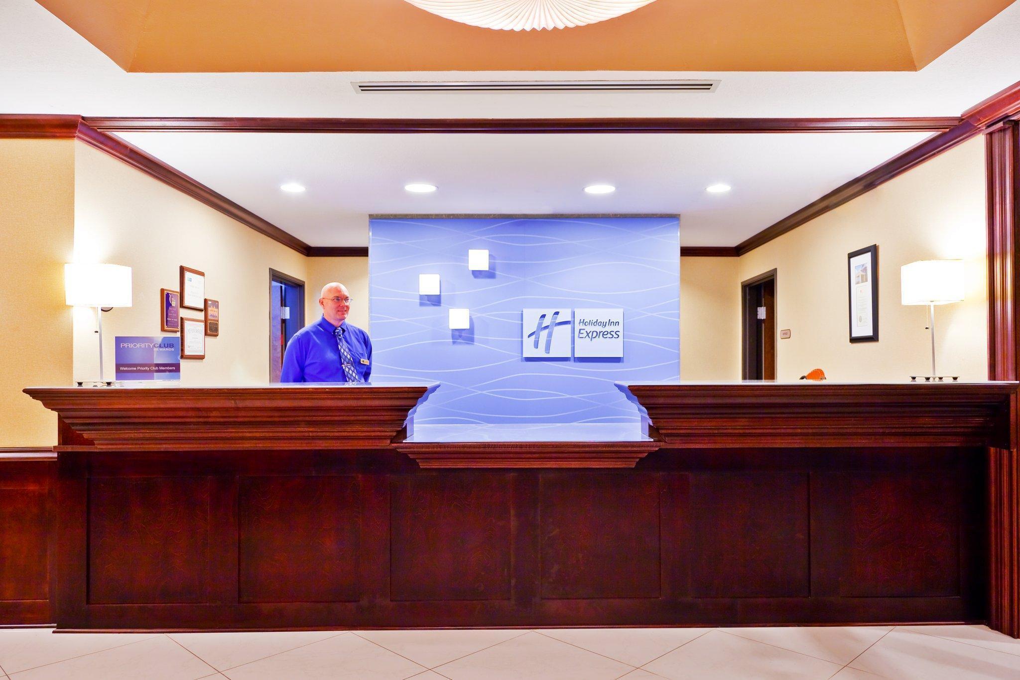 Holiday Inn Express Hotel & Suites-Magee, An Ihg Hotel Exterior photo